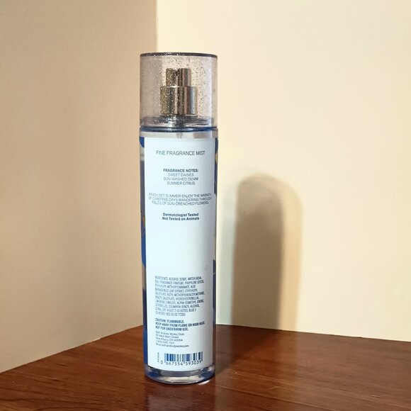 NWT ~ New and Unused ~ Bath & Body Works Denim & Daisies Sheer Mist (8 fl oz) - Picture 2 of 5